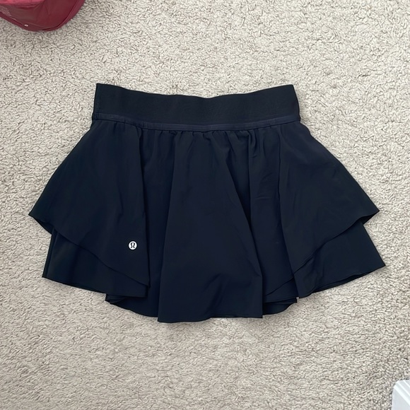 Lululemon Women’s Court Rival Tennis/Golf Skirt - Picture 4 of 7